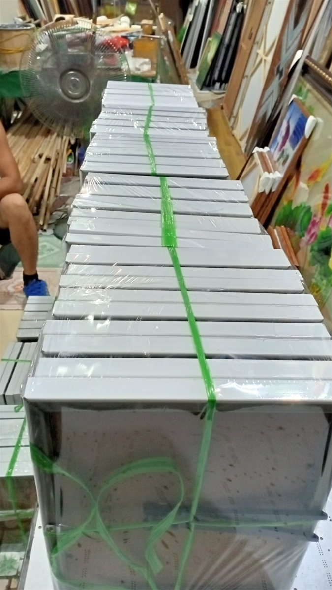 mau-khung-bang-khen-mau-trang-ban-2cm