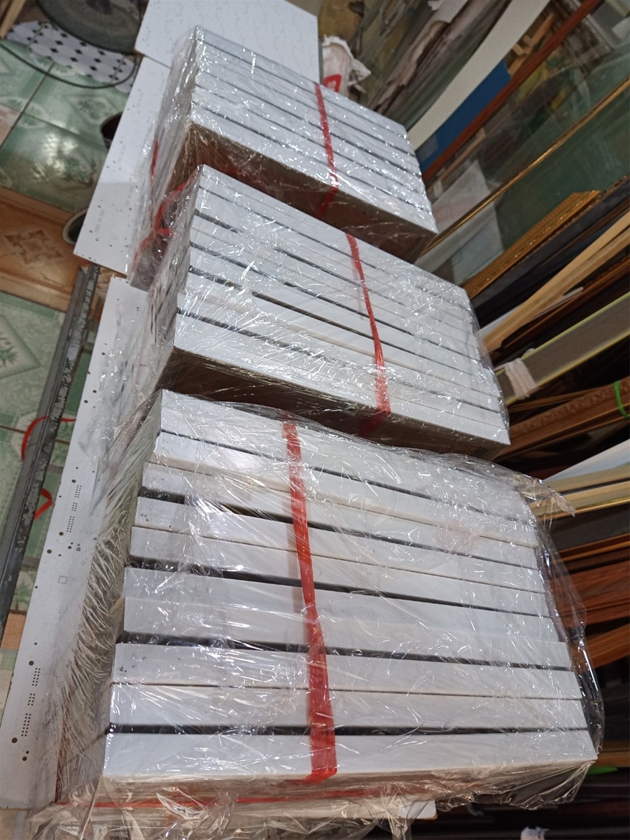 mau-khung-bang-khen-mau-trang-ban-3cm