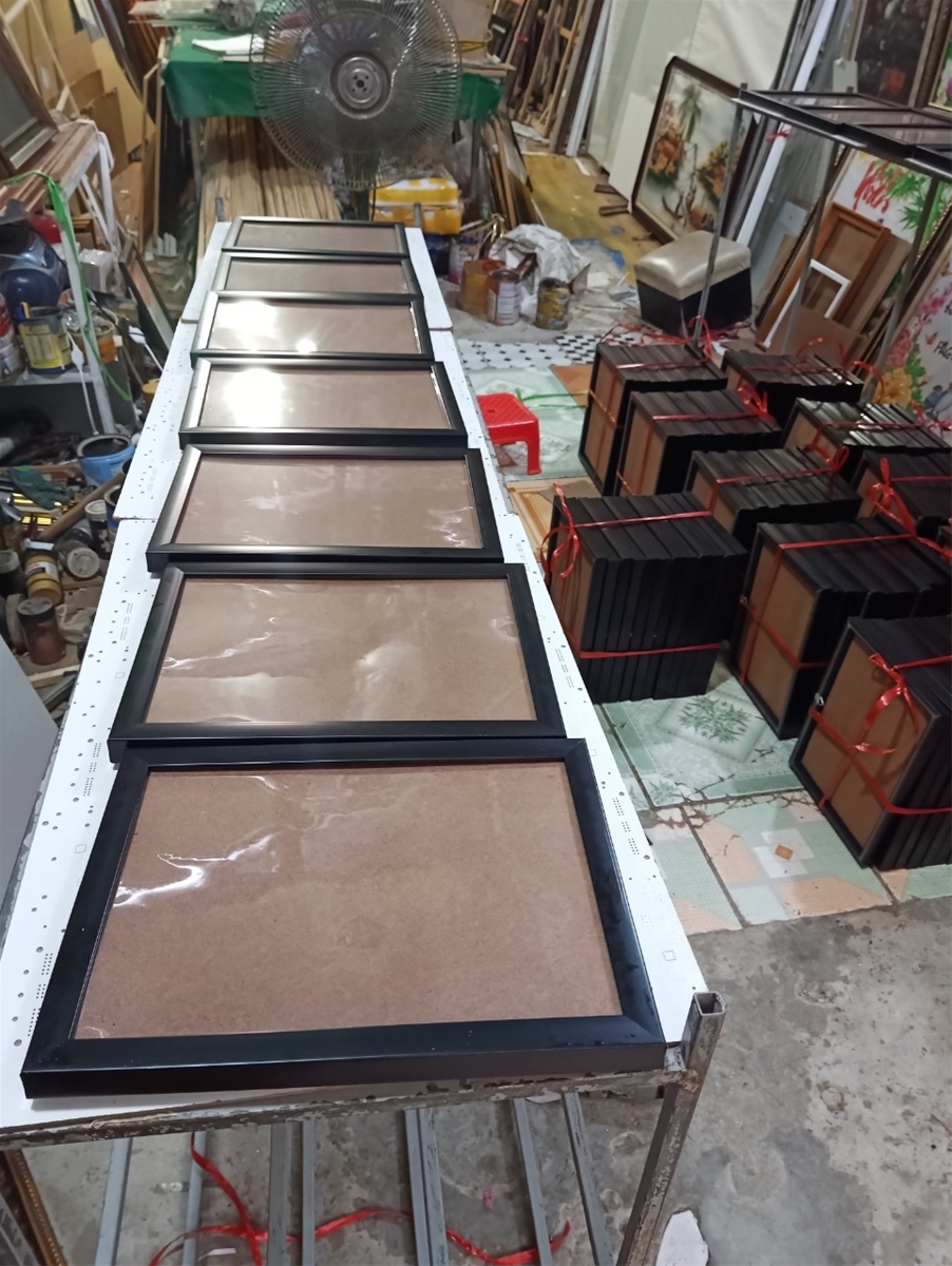 mau-khung-bang-khen-mau-den-ban2cm