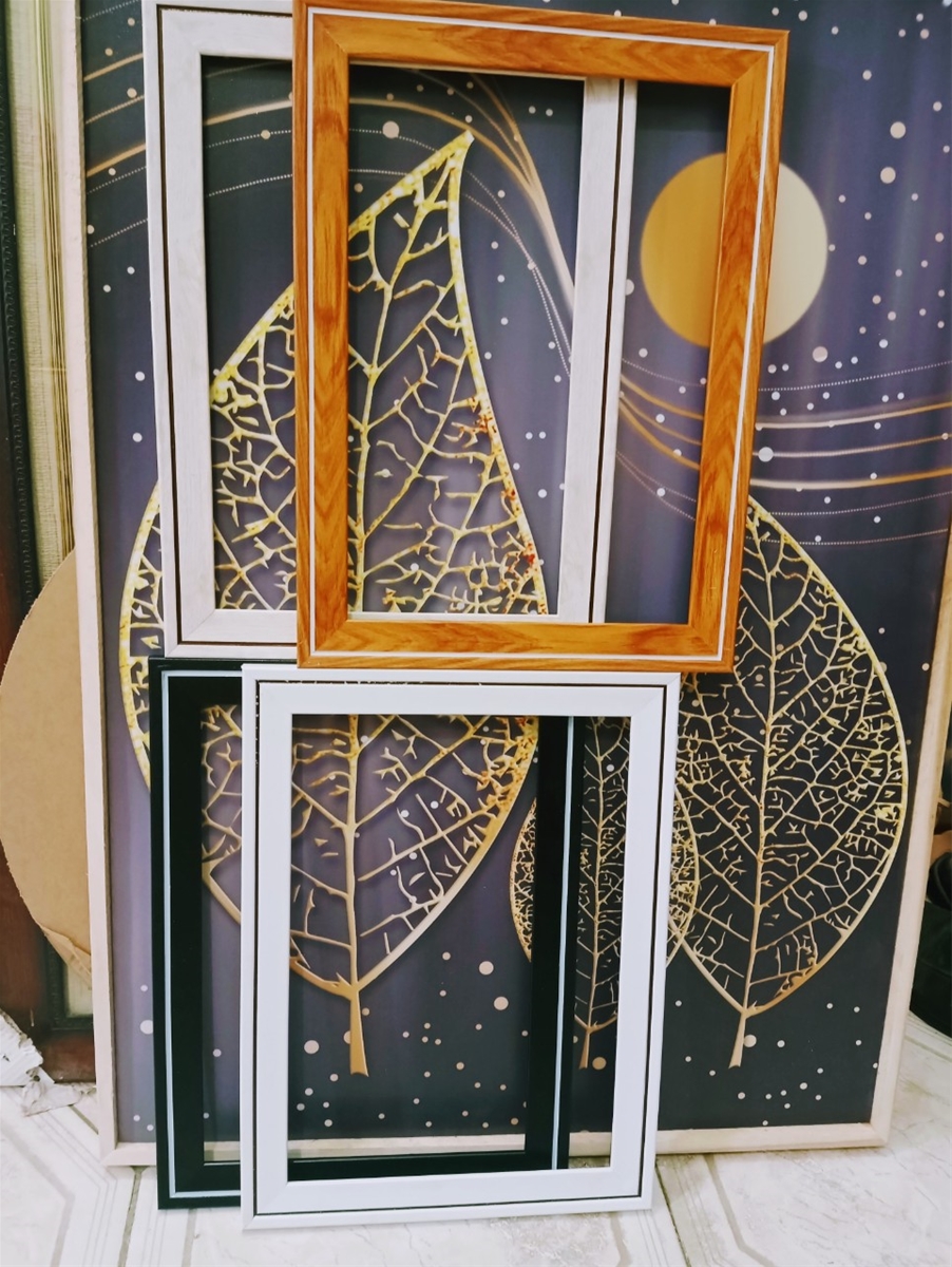 mau-khung-anh-cuoi-co-bon-mau-lua-chon